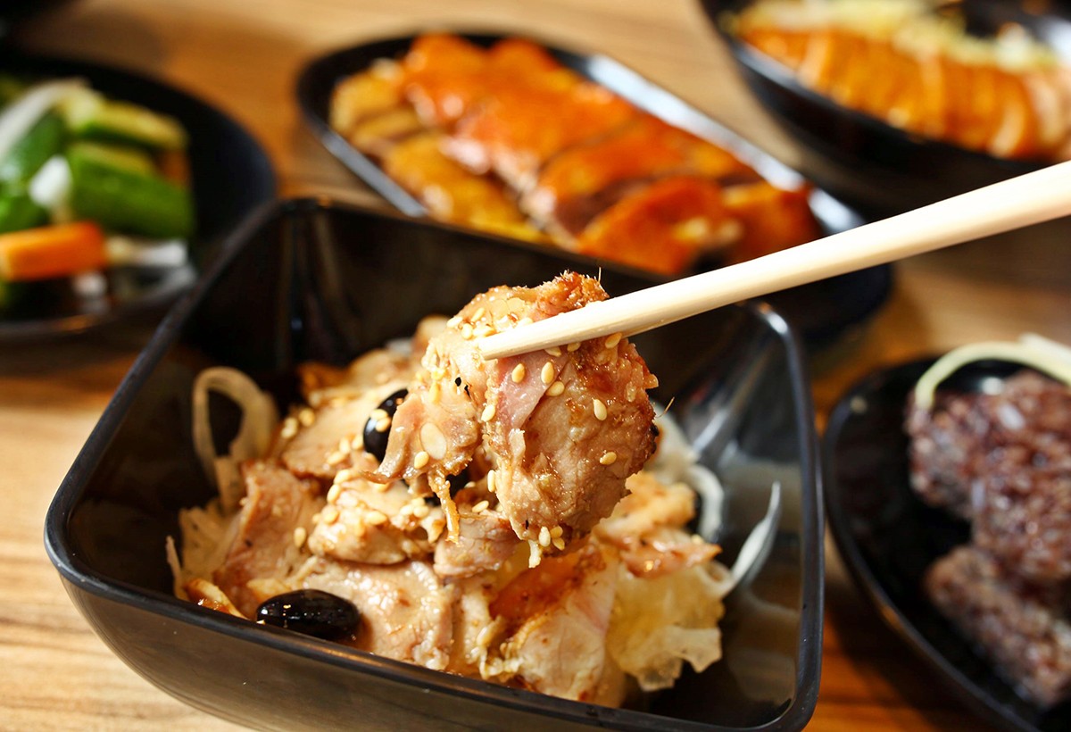 1664248024107367.jpg 高雄美食-老爺美食館-香茅煎肉1.jpg